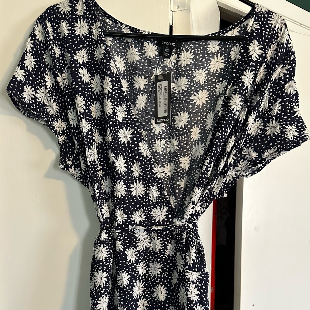 NWT Boohoo women’s dress